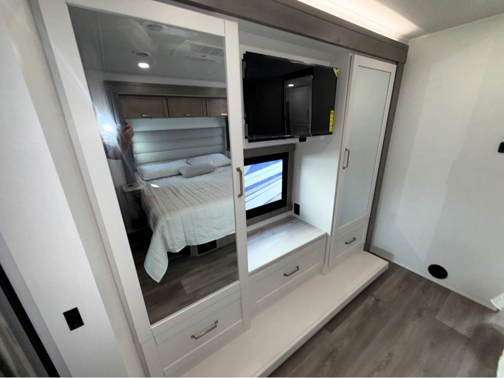 2027 ENTEGRA COACH VISION XL 36C - Image 32