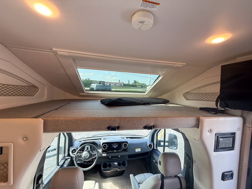 2025 THOR MOTORCOACH 24TT - Image 34