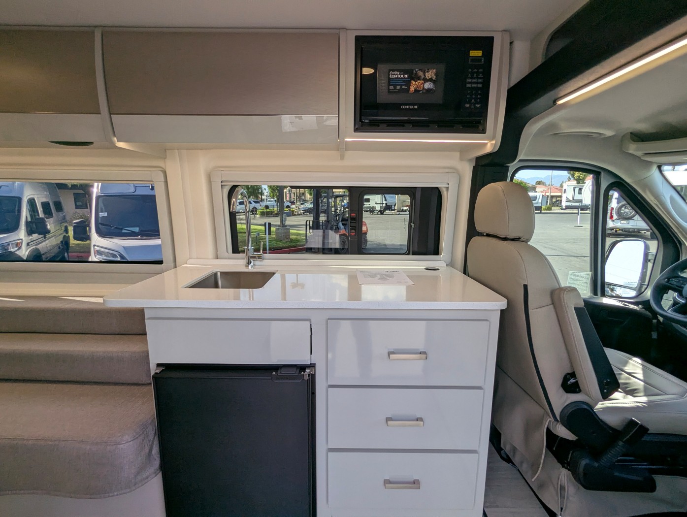 2027 Thor Motor Coach Tellaro 20L - Image 14