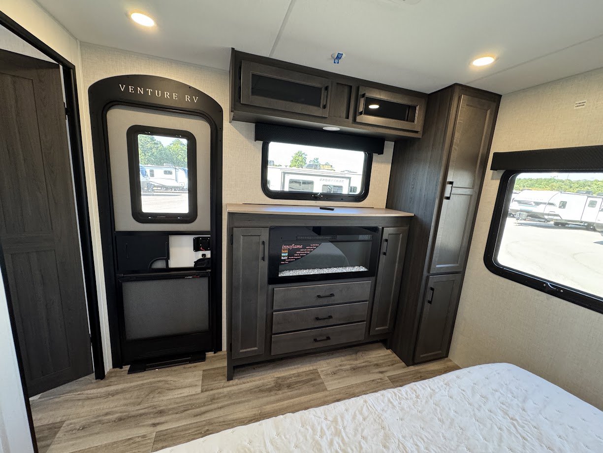 2026 VENTURE RV SPORTTREK 333VMI - Image 68