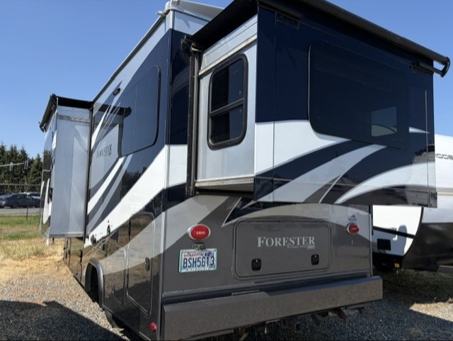 2018 Forest River Forester 2401R MBS - Image 3