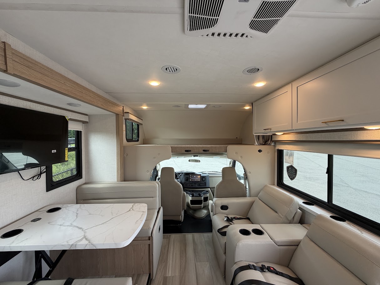 2027 THOR MOTOR COACH MAGNITUDE GA28 - Image 13