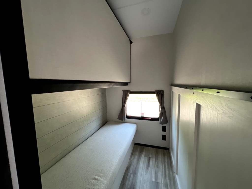 2027 VENTURE RV SPORTTREK 312VTB - Image 17
