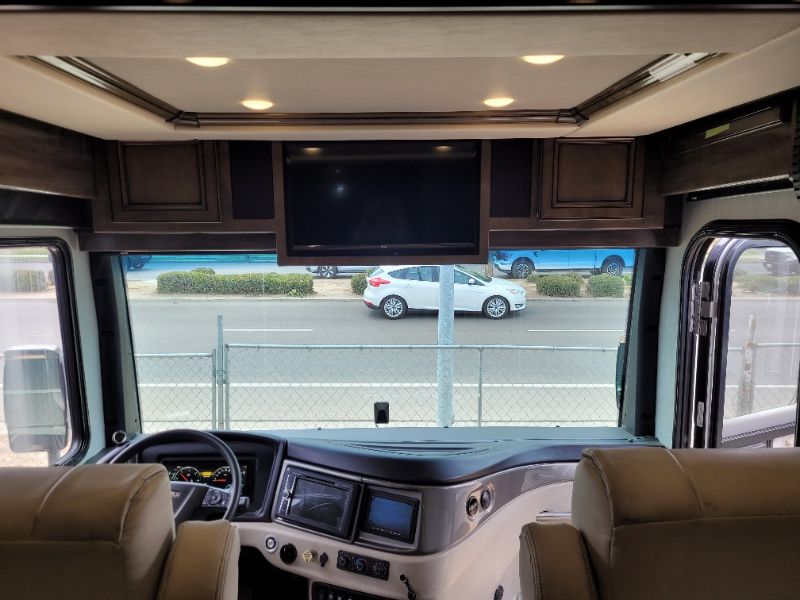 2022 Fleetwood Discovery 38K - Image 6