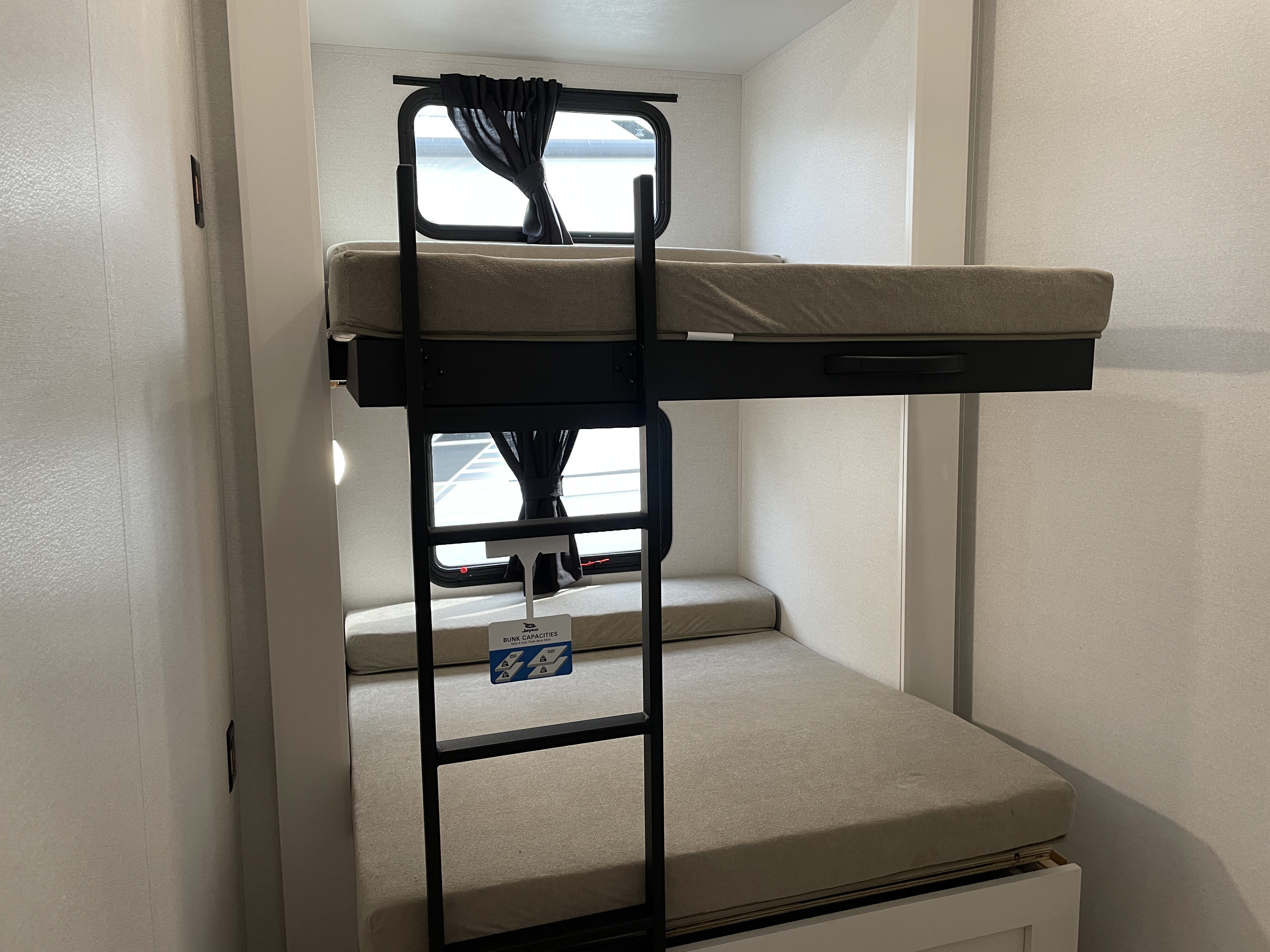 2027 Jayco Eagle SLE 34MBL - Image 16