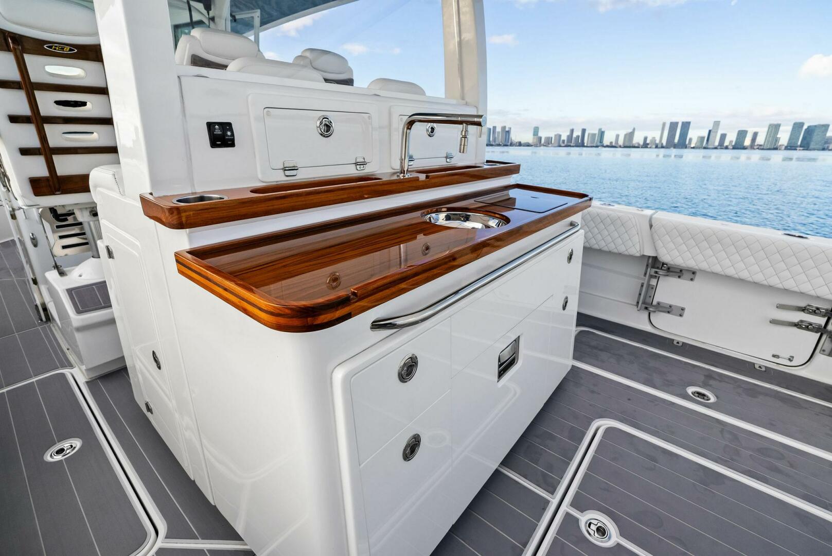 2023 HCB 42 Lujo - Image 20