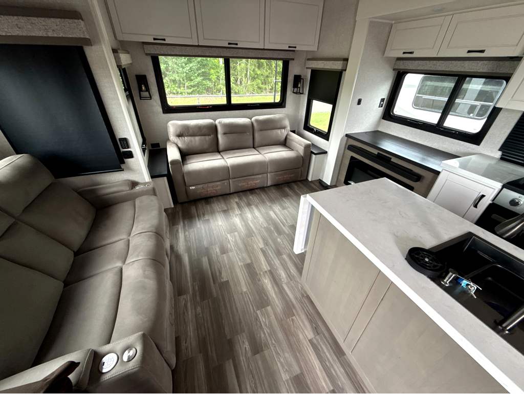 2025 JAYCO NORTH POINT 310RLTS - Image 17