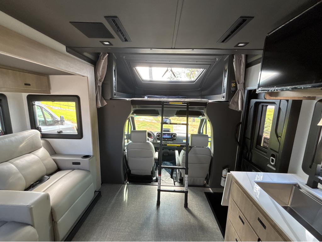 2026 Grand Design Lineage Series M 25TK - Image 21