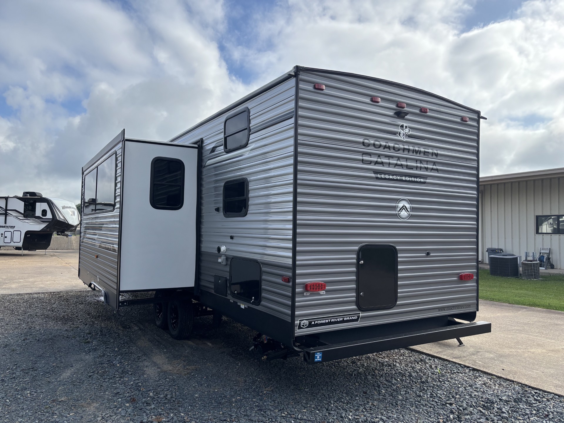 2027 Coachmen Catalina Legacy Edition 273DBHCK - Image 6