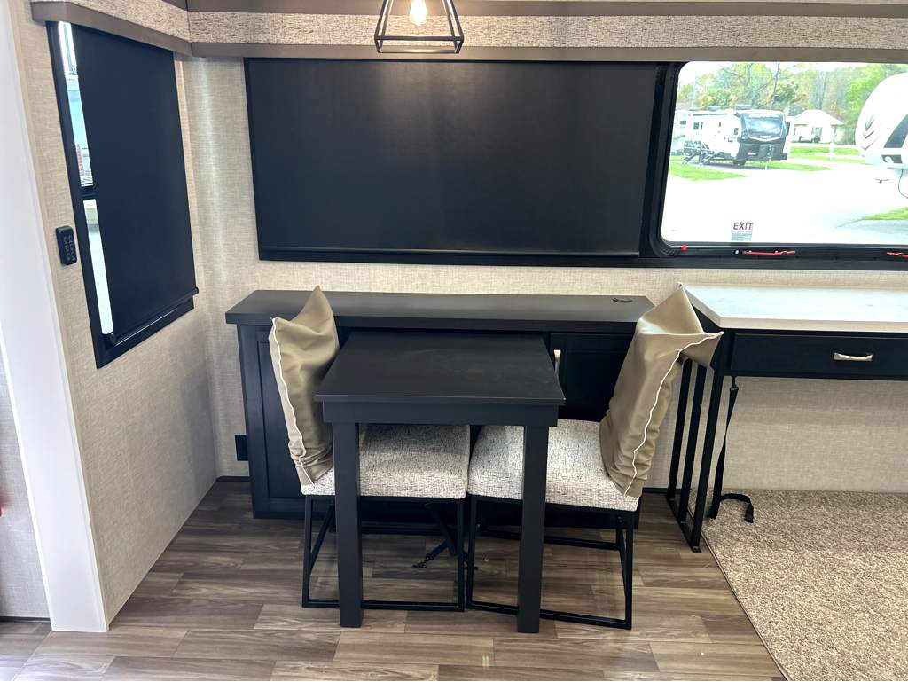 2025 JAYCO NORTH POINT 365RKTS - Image 10