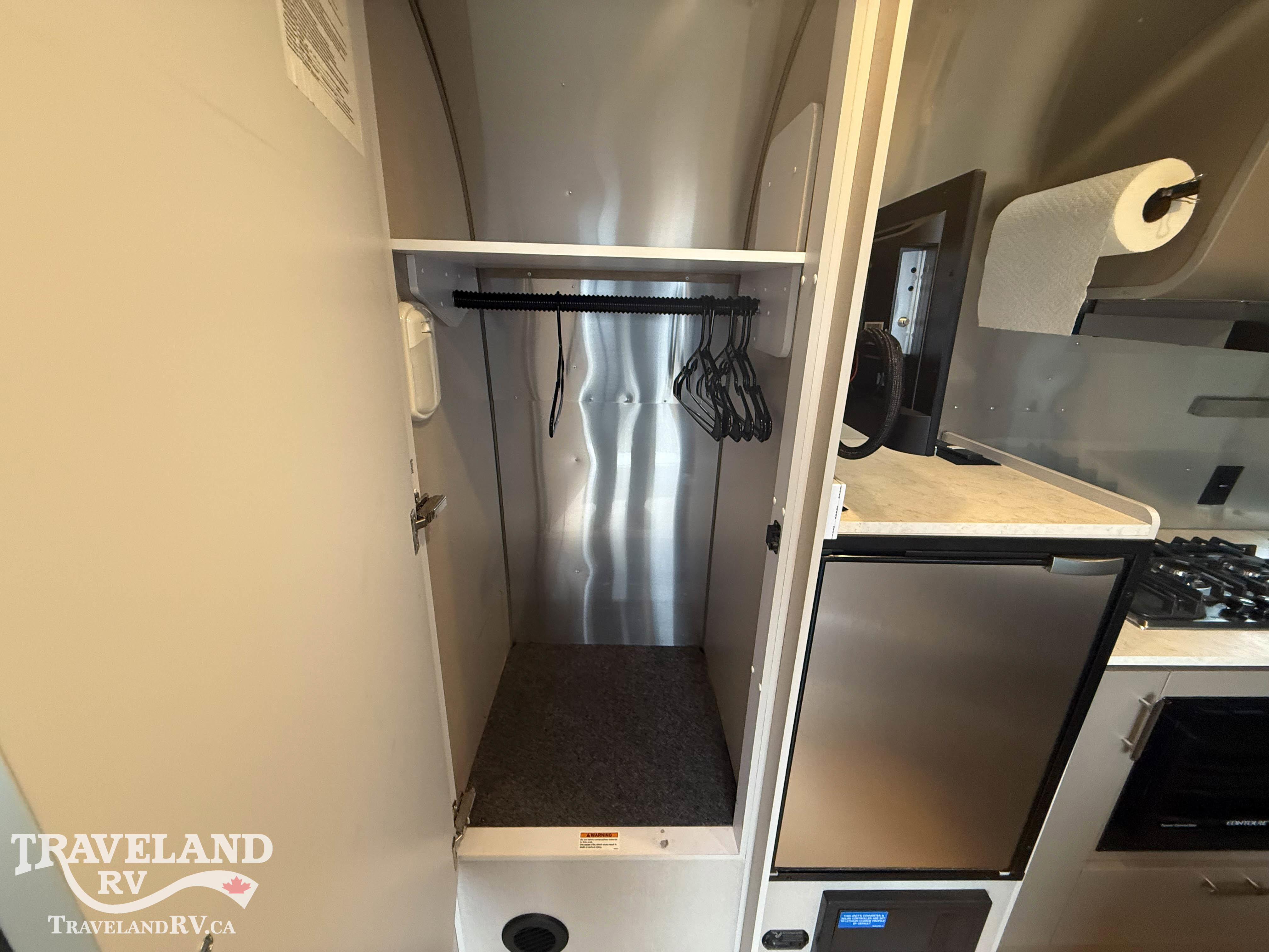 2025 Airstream Caravel 22FB - Image 9