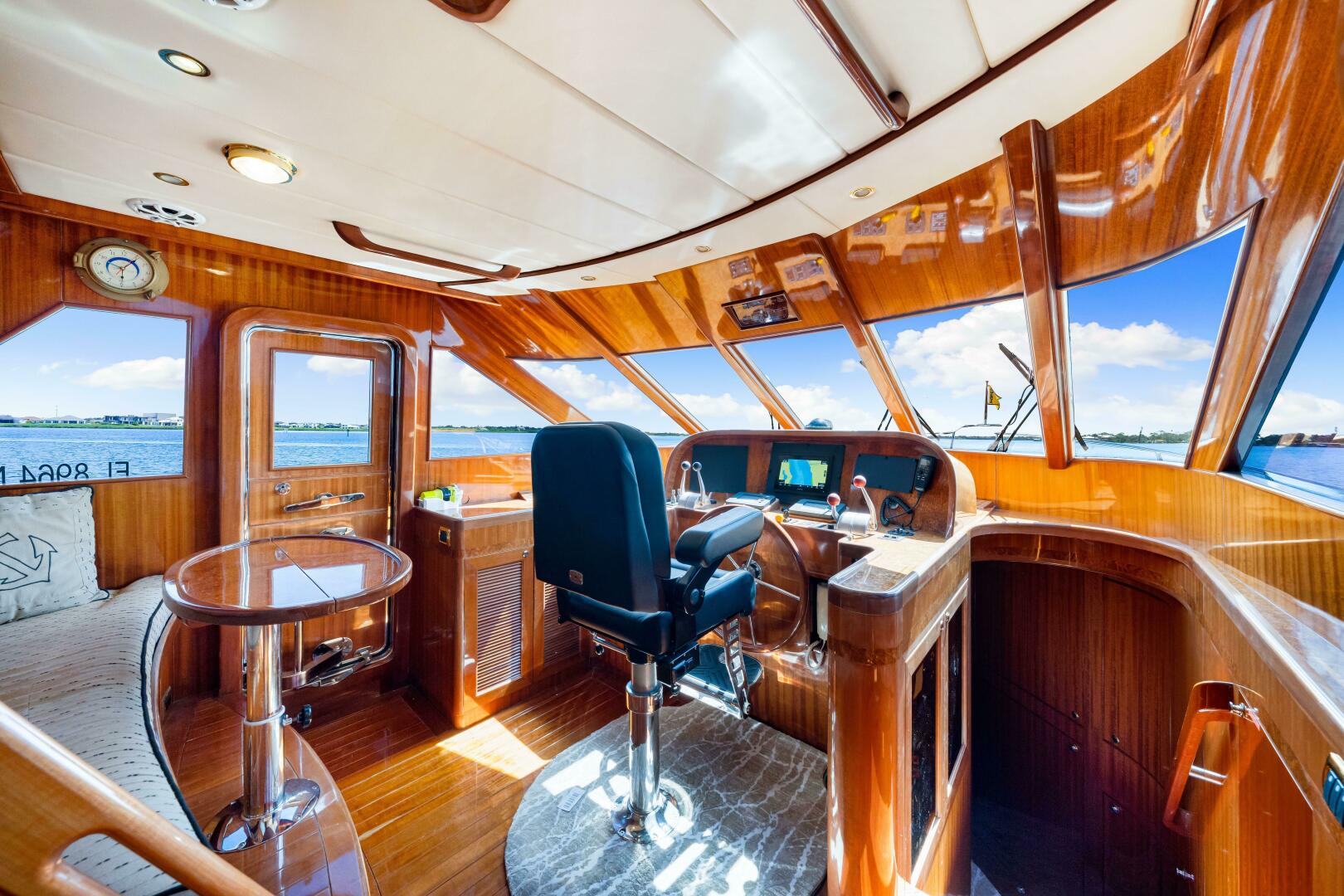 2007 Hampton 558 Pilothouse - Image 8
