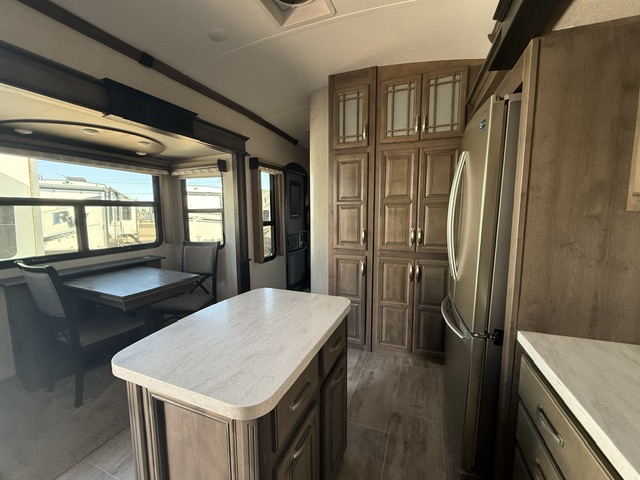 2019 Keystone Montana High Country 3731FL - Image 9