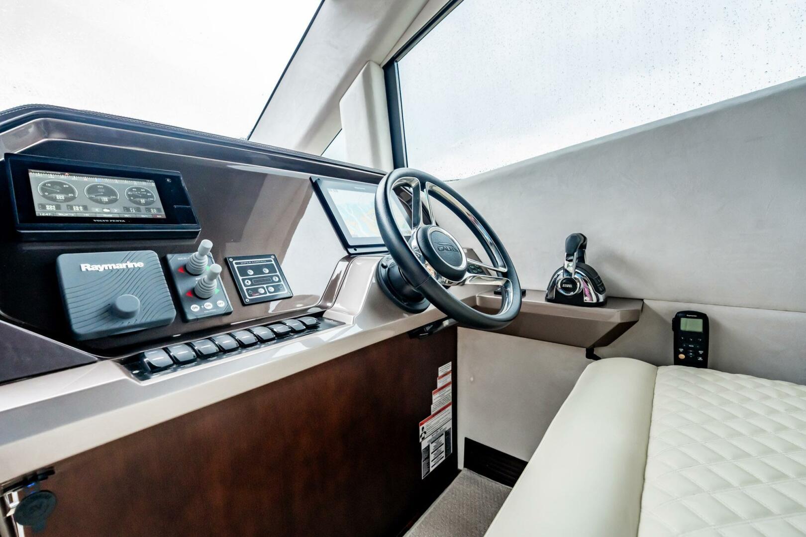 2017 Galeon 510 Skybridge - Image 20