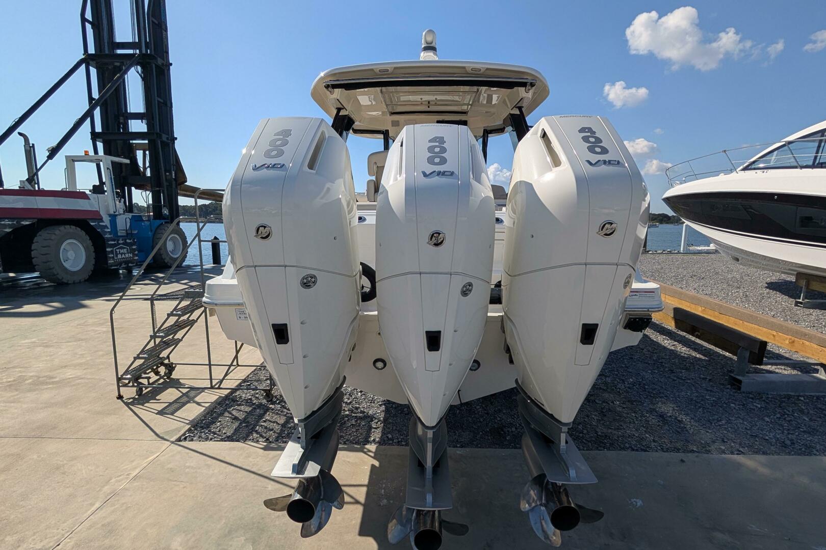 2024 Boston Whaler 350 Realm - Image 19