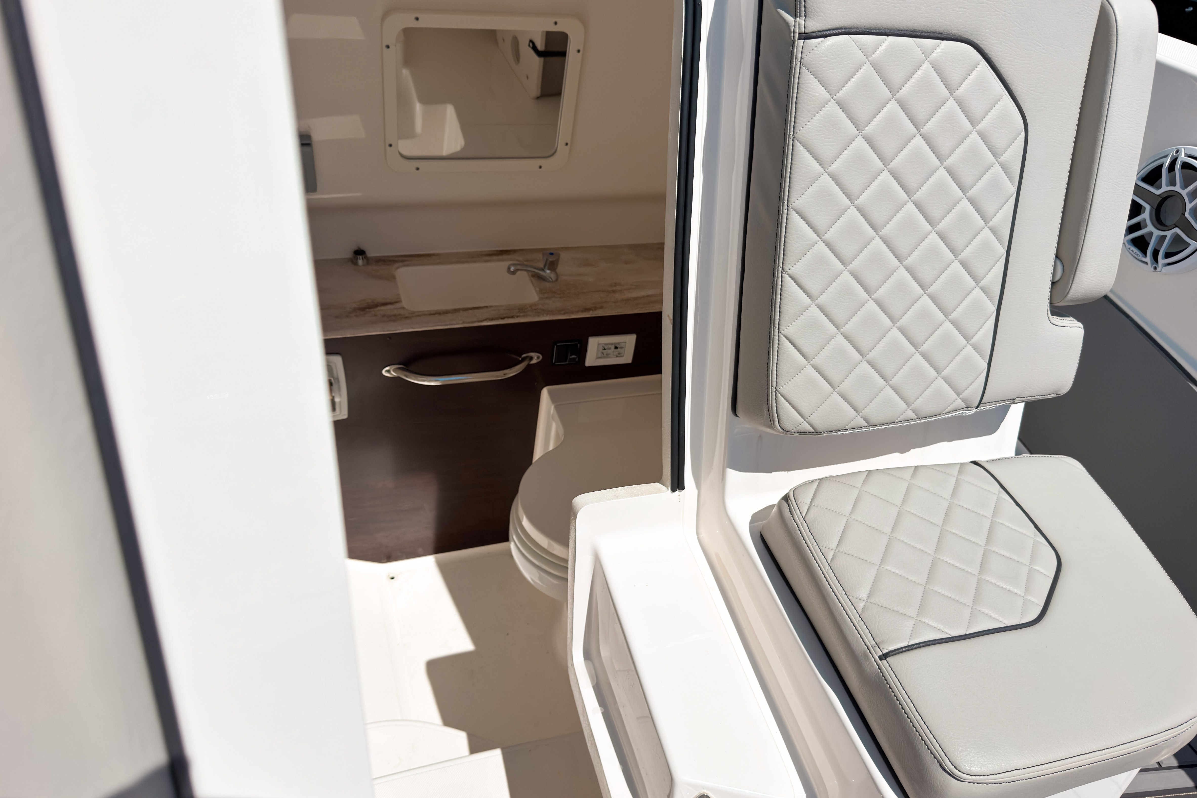 2022 PURSUIT S 288 Sport Base - Image 18
