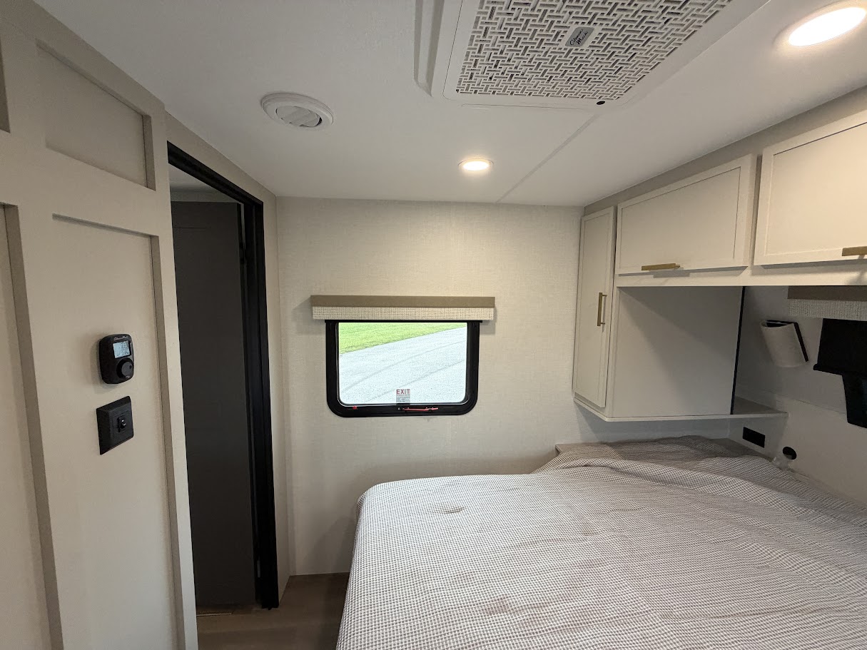 2027 VENTURE RV STRATUS 261VRB - Image 45