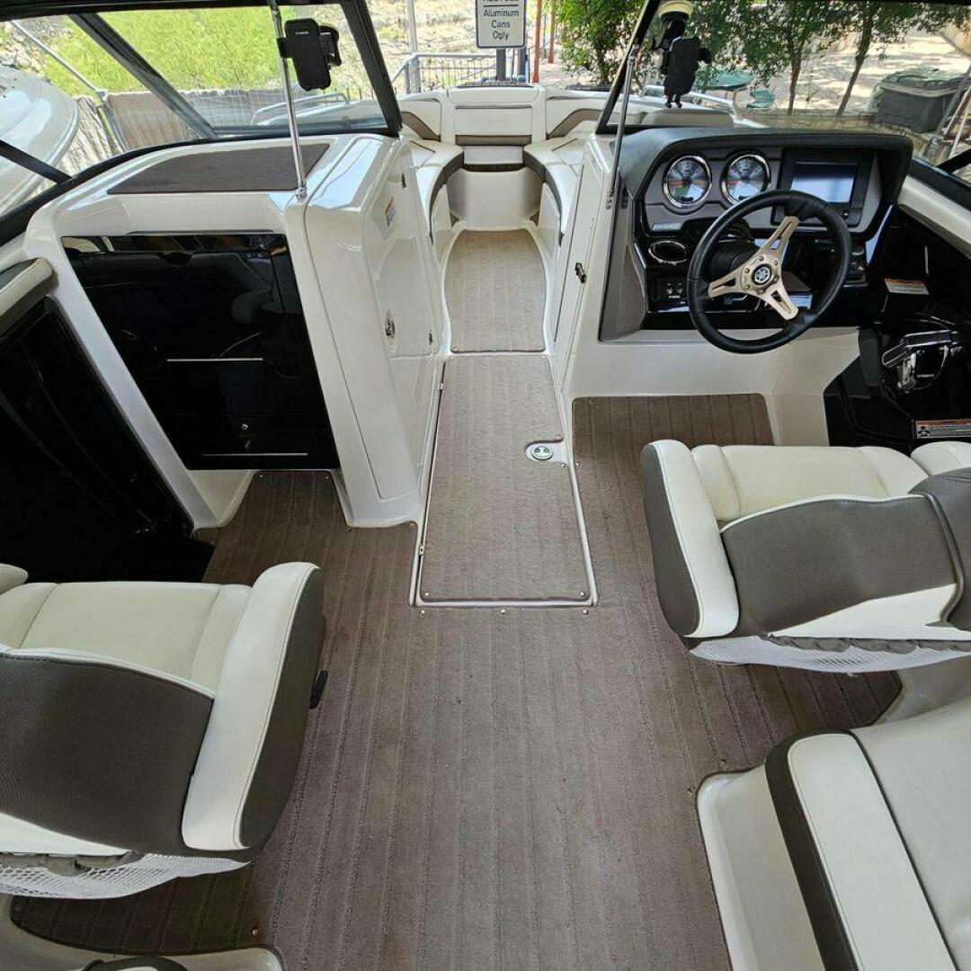 2016 Yamaha Boats 242 Limited S E-Series - Image 10