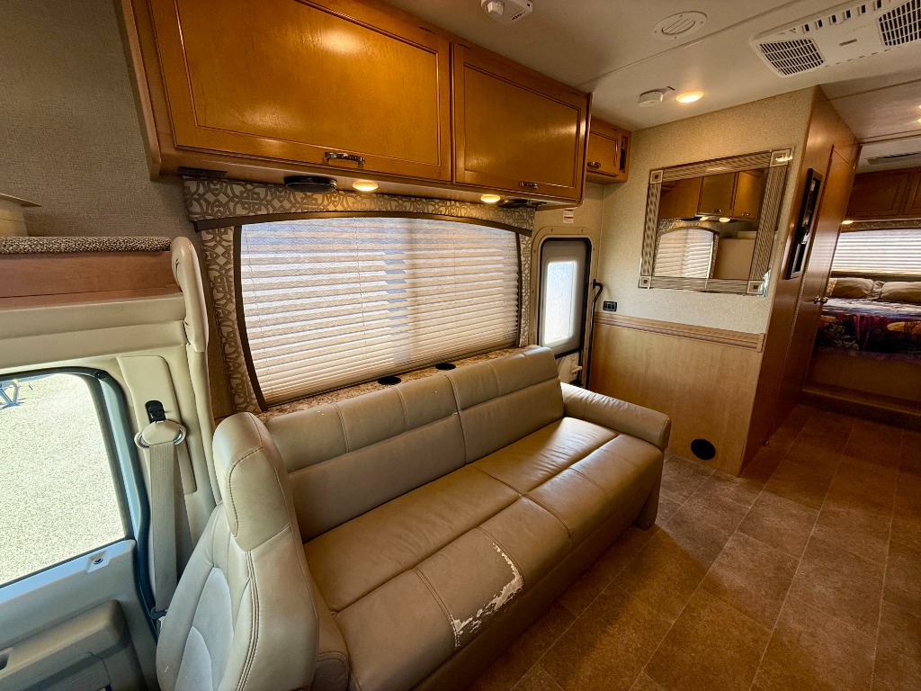 2017 Chateau 28Z - Image 14