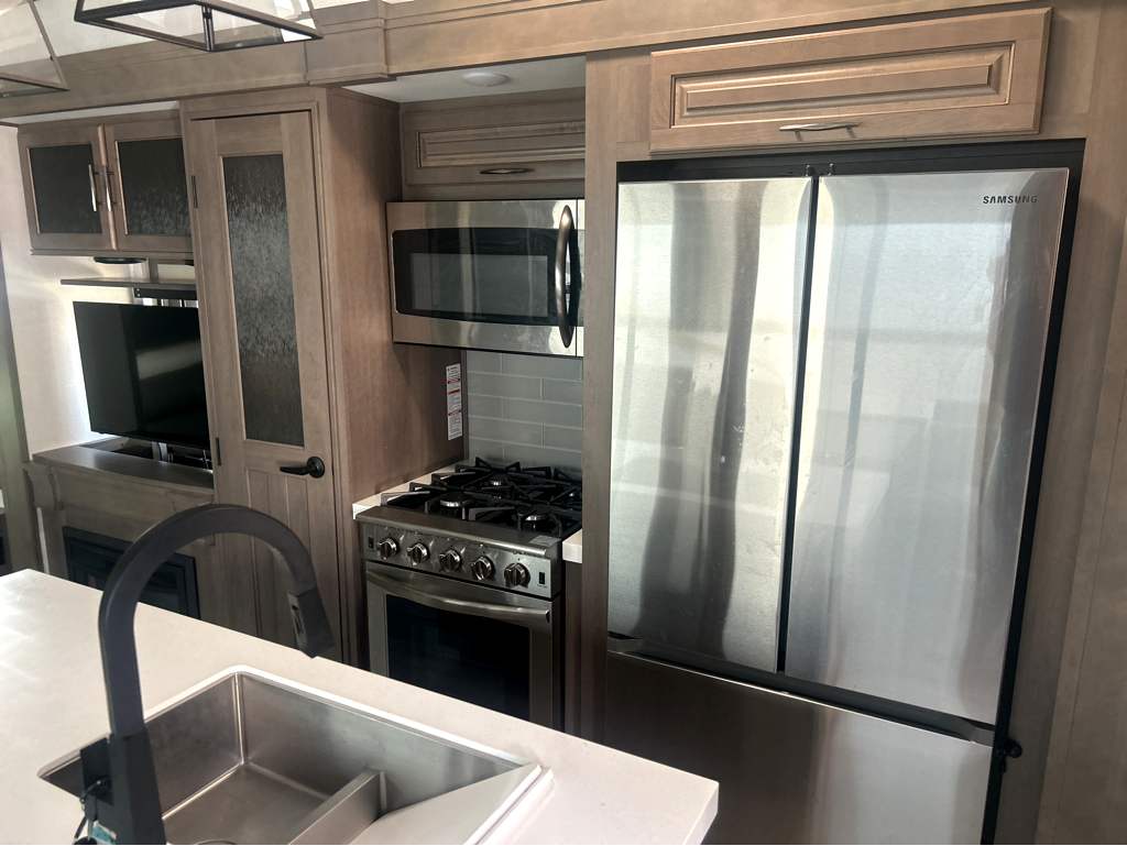 2023 GRAND DESIGN SOLITUDE 378MBS - Image 22
