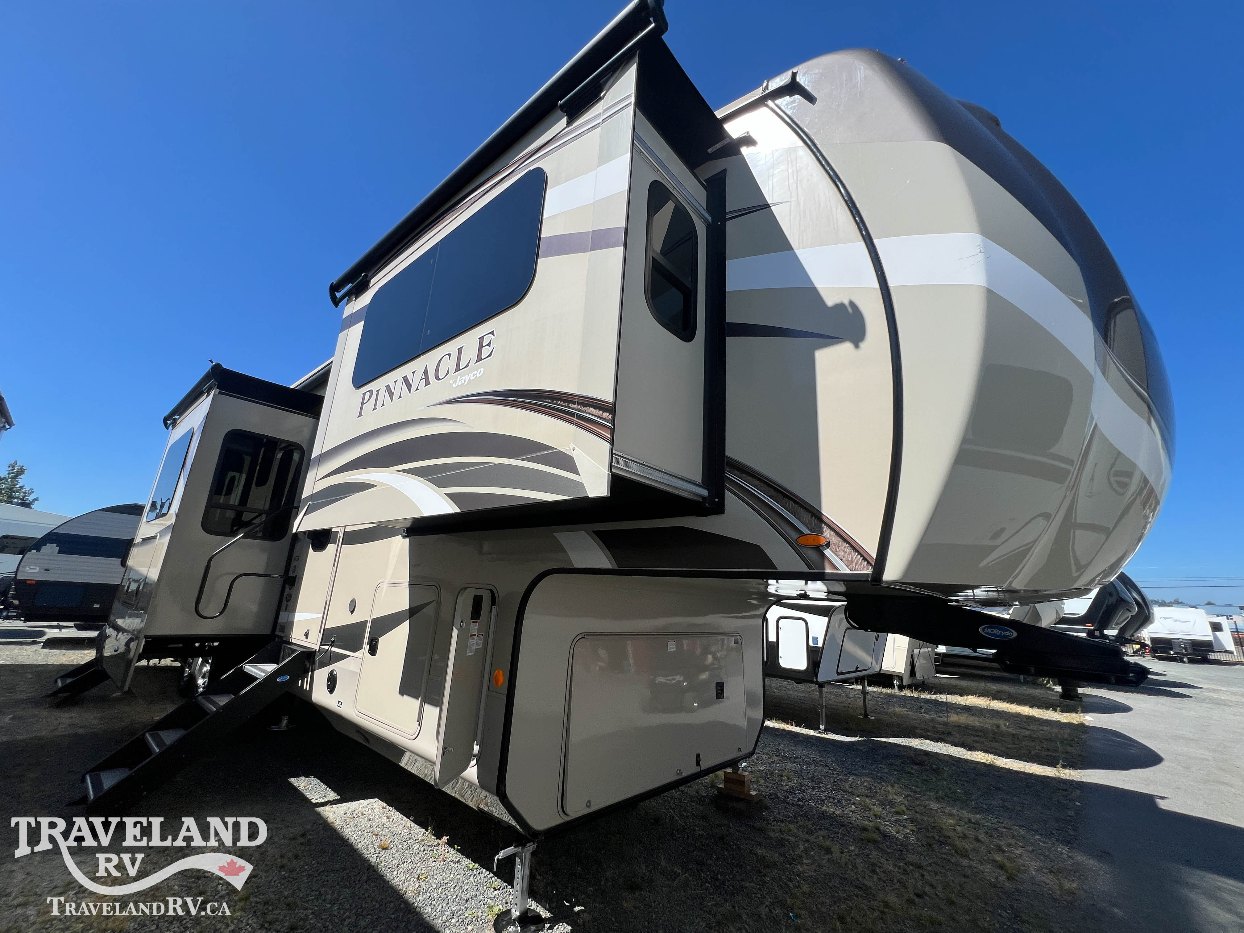 2019 Jayco Pinnacle 38FLWS - Image 1