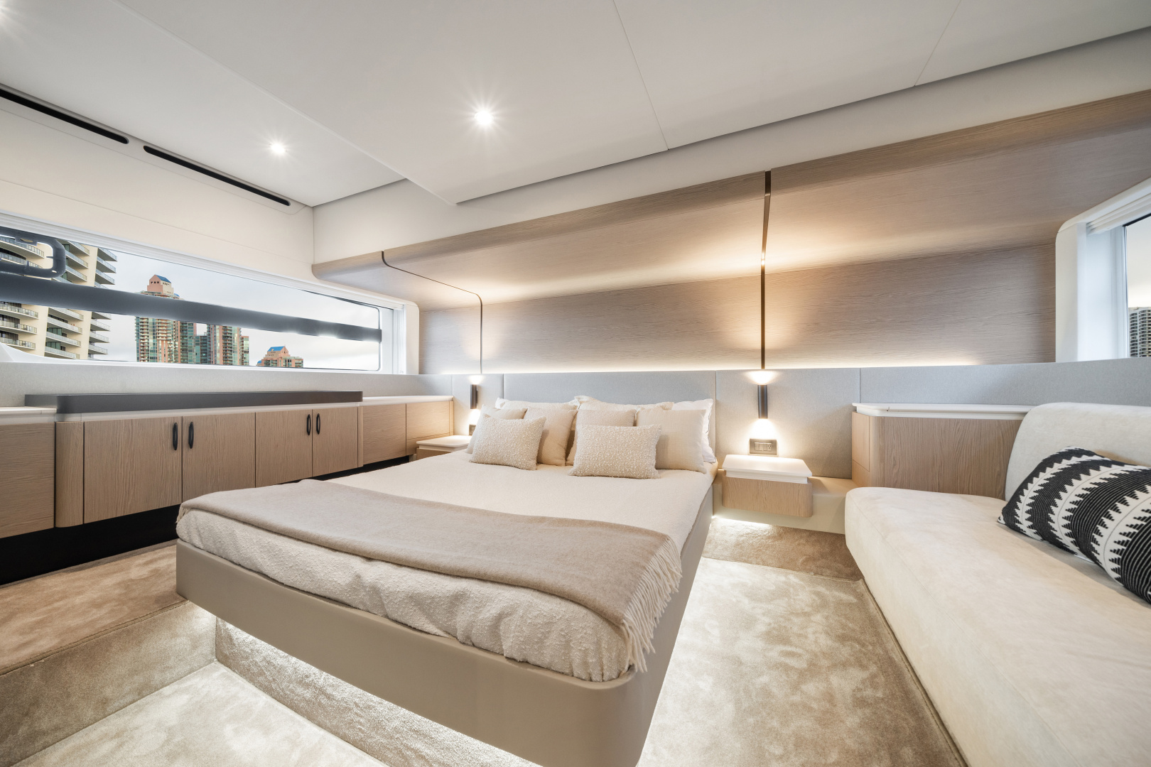 2023 Azimut 53 FLY Base - Image 17