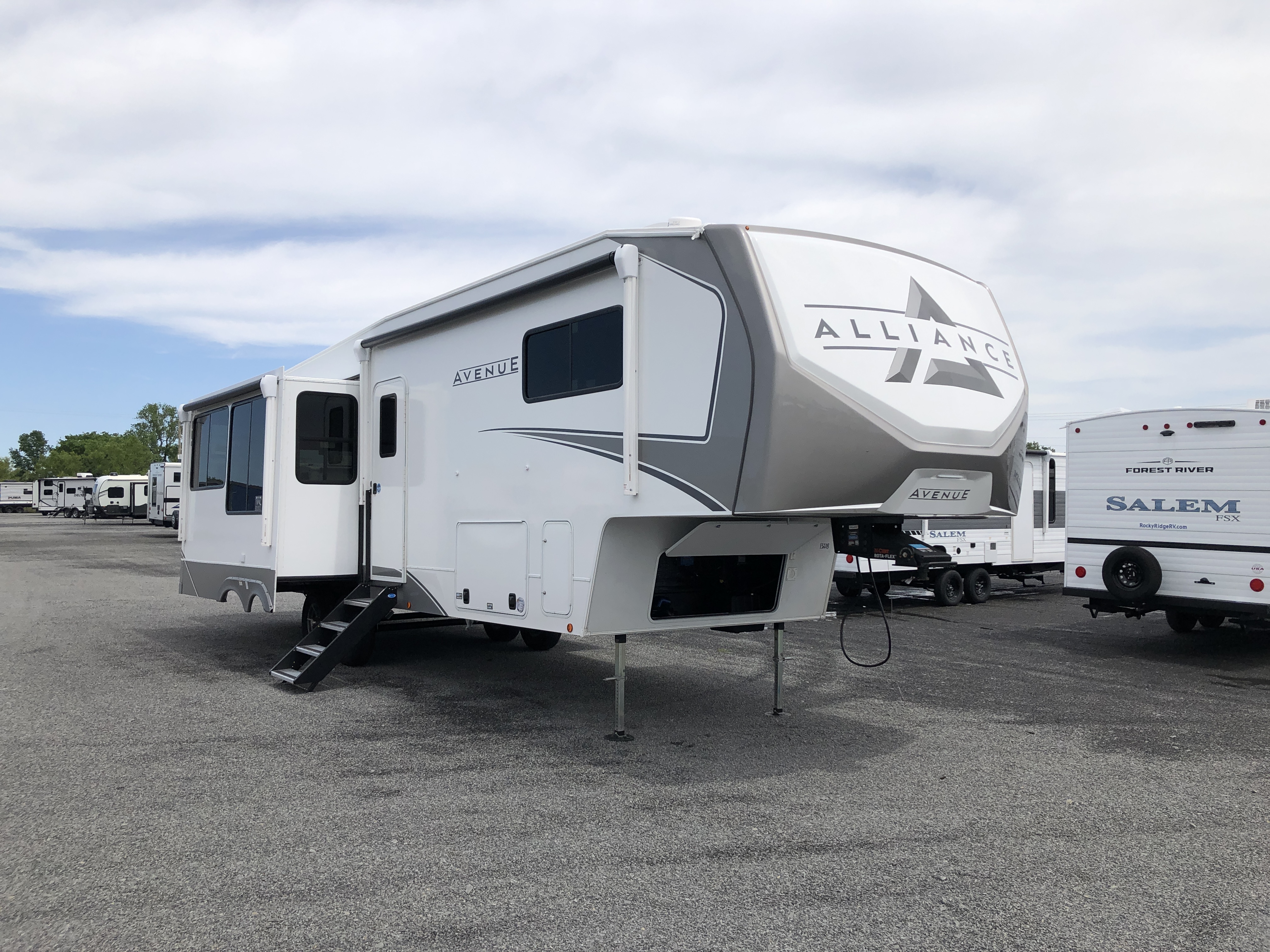 2026 Alliance RV Avenue 32RLS - Image 1