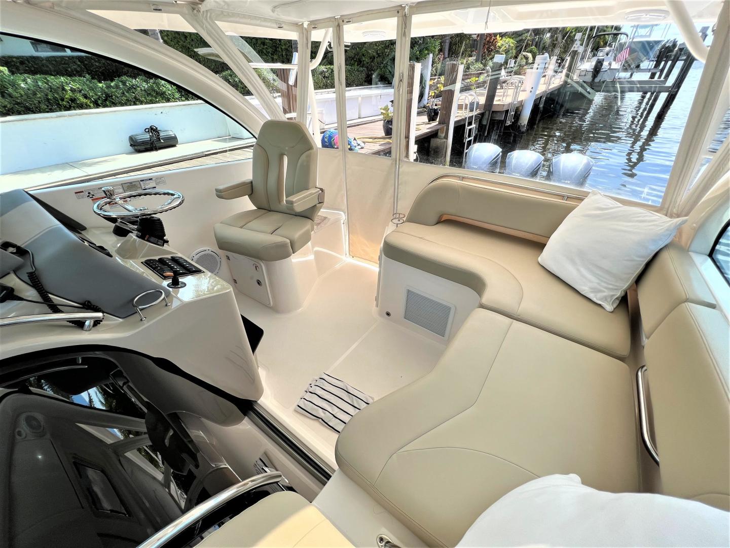 2016 Pursuit OS 385 Offshore - Image 19