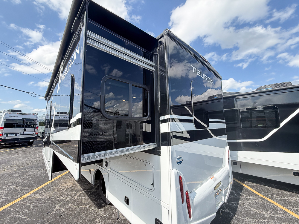 2025 THOR MOTORCOACH 24TT - Image 10