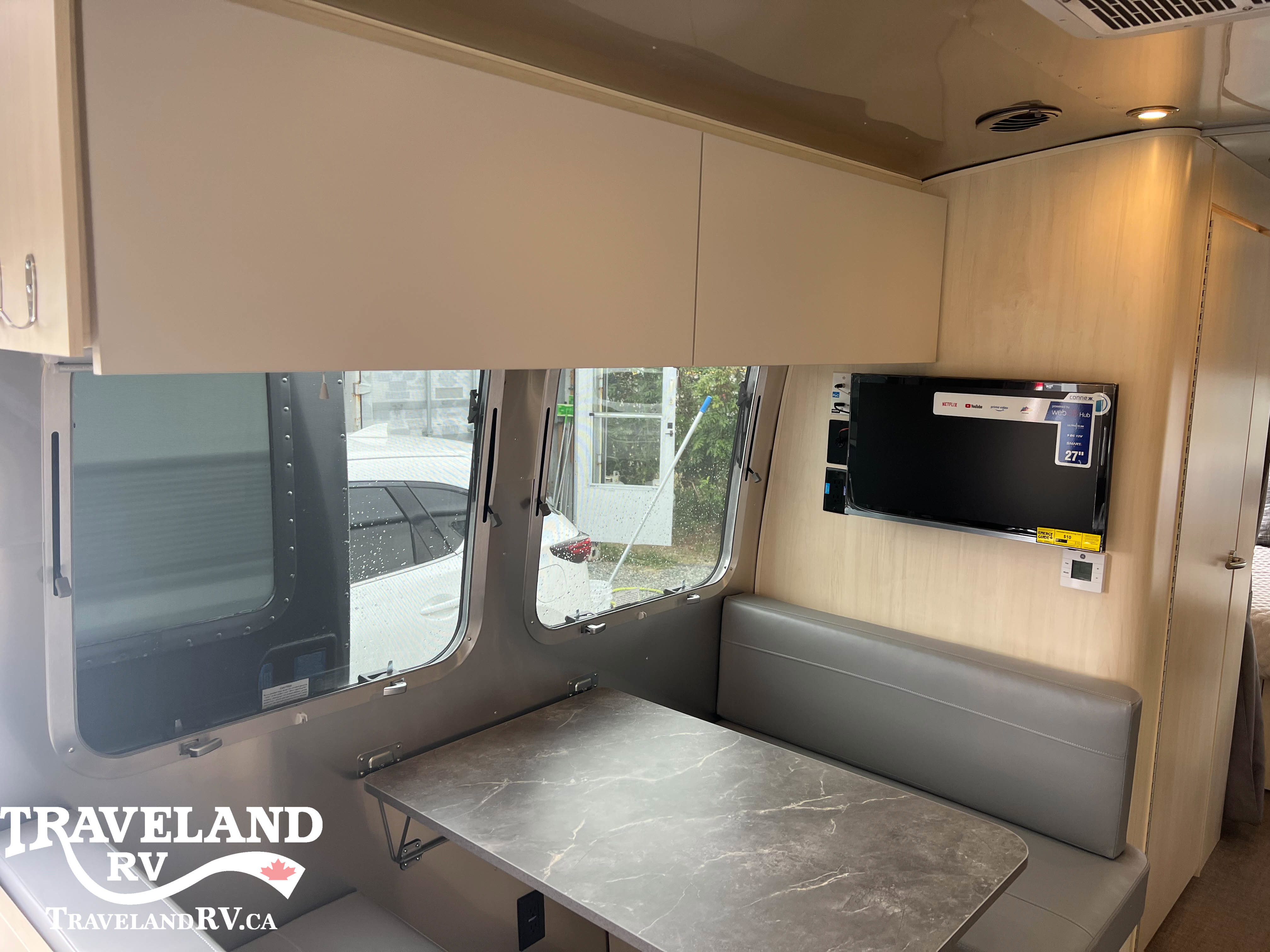 2025 Airstream Flying Cloud 28RB - Image 12