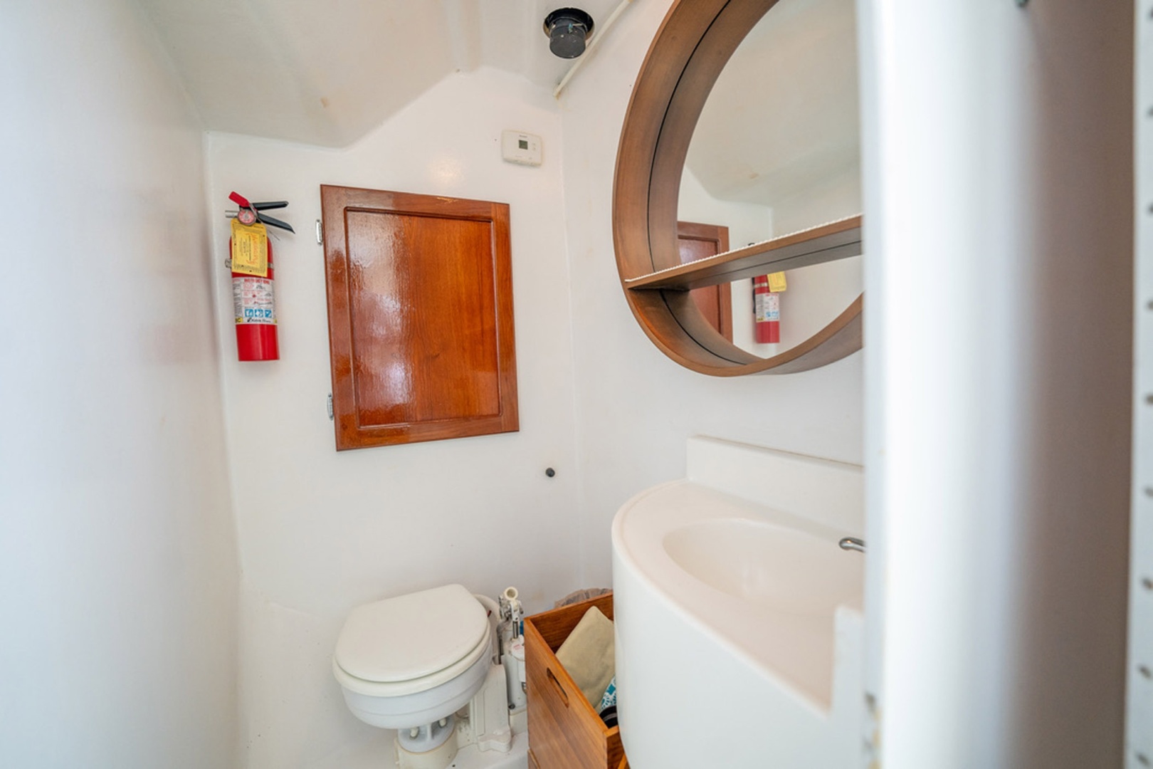 2005 Custom Michael Fitz 34' Pilothouse - Image 14