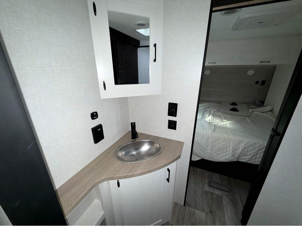 2026 VENTURE RV SIENNA 311VDB - Image 20