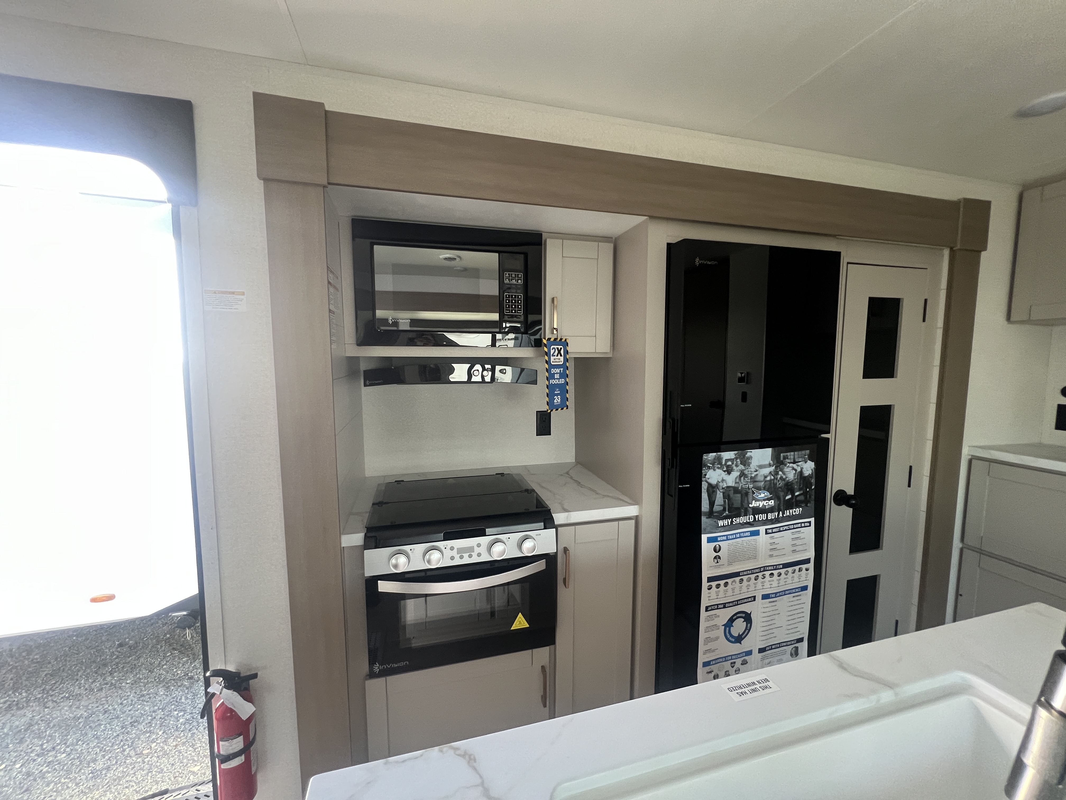 2027 Jayco Jay Flight SLX 333BTS - Image 12
