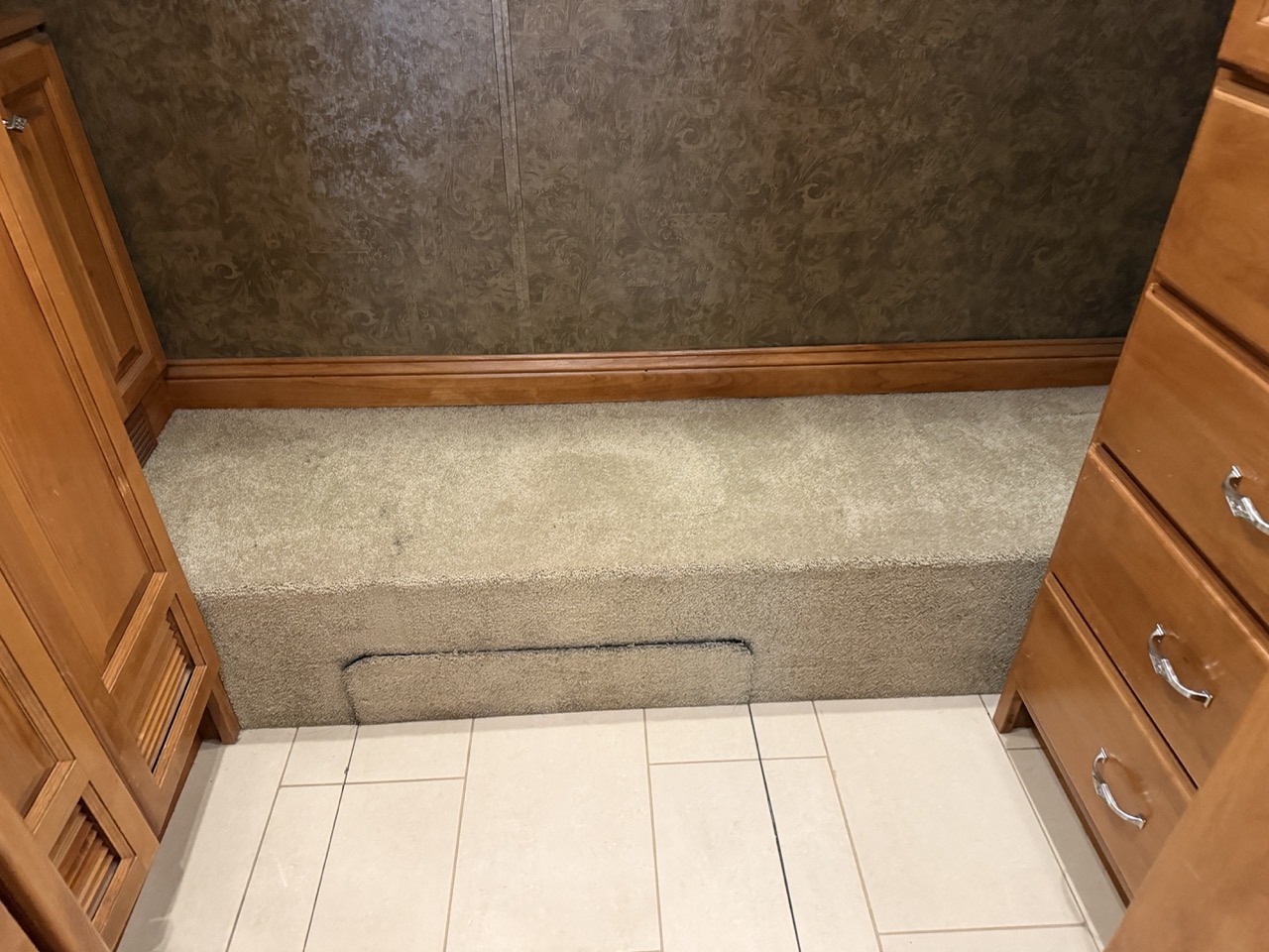 2015 Tiffin Phaeton 40 AH - Image 19