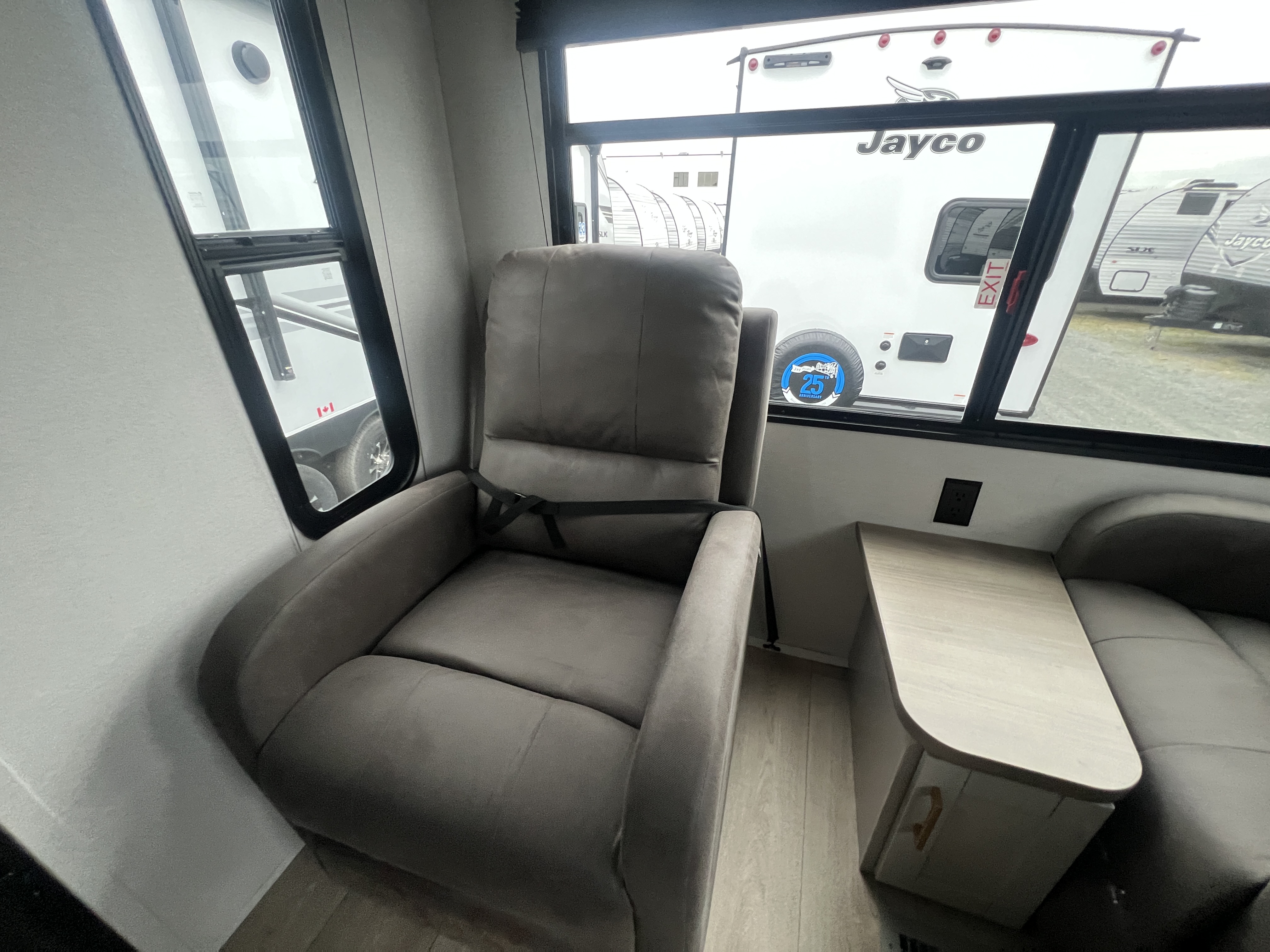 2027 Jayco Jay Flight SLX 262RLSW - Image 14