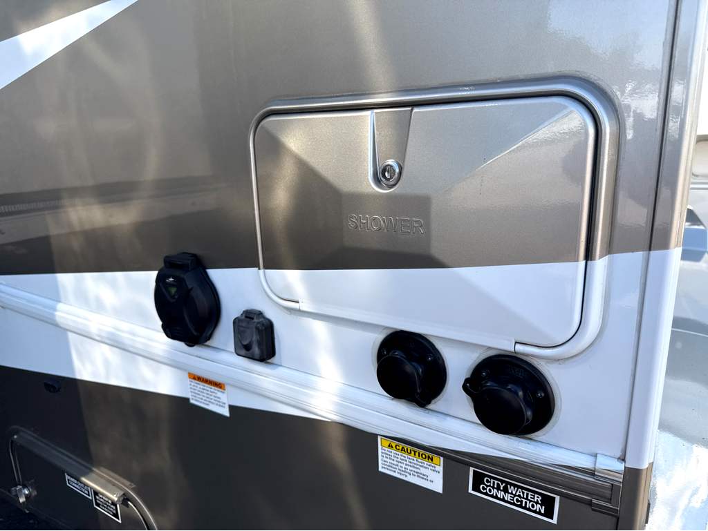 2025 FOREST RIVER SUNSEEKER 2400T - Image 6