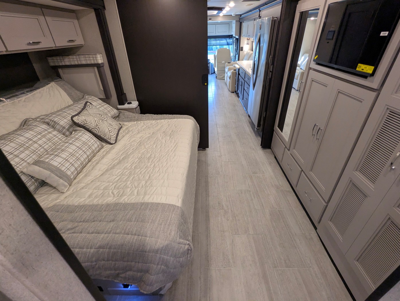 2026 Thor Motor Coach Aria 3901 - Image 35