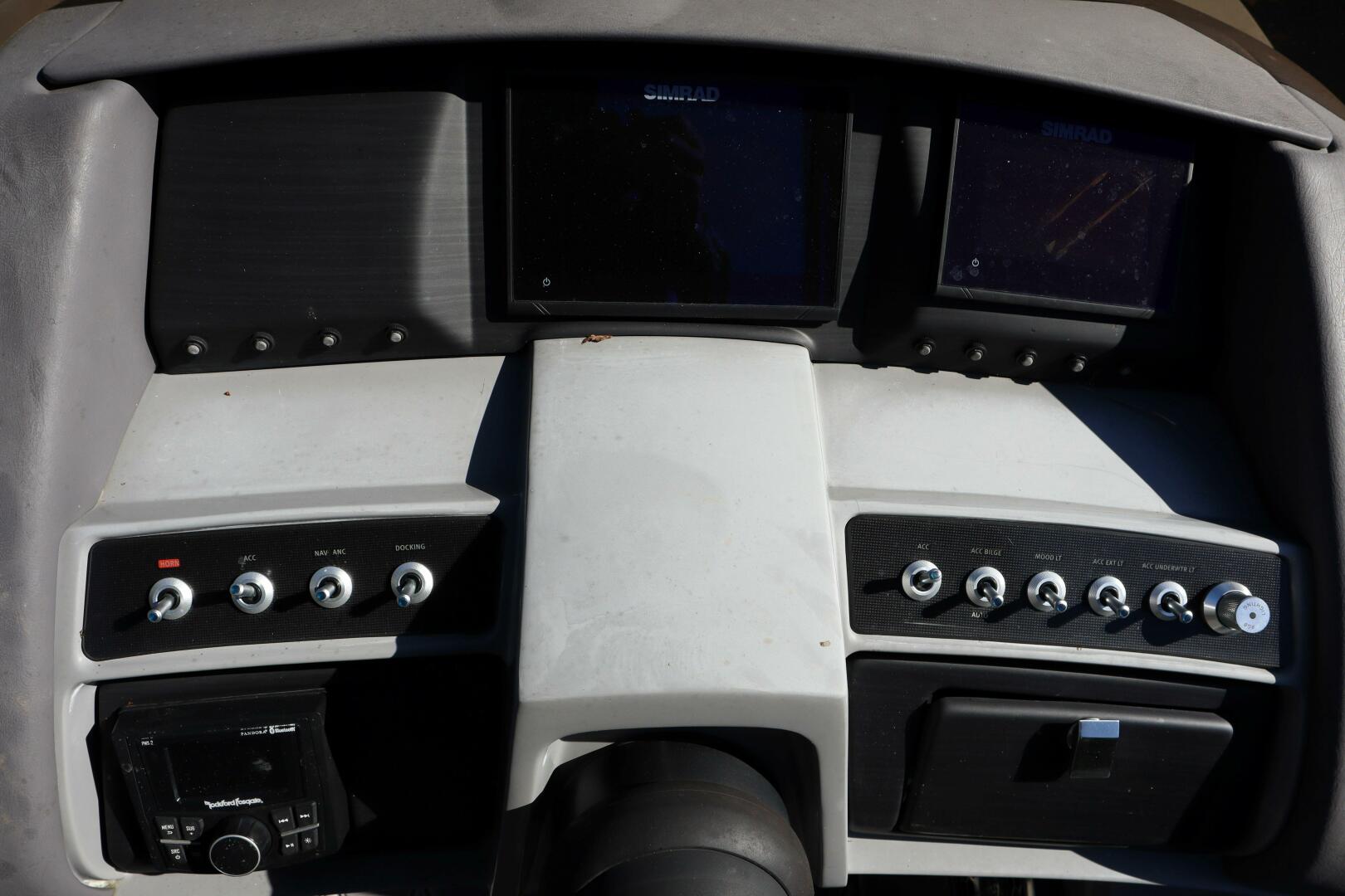 2021 Bennington RX25 Sport - Image 10