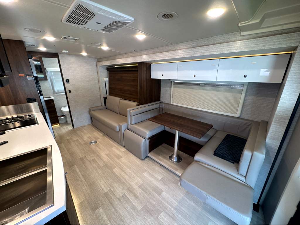 2023 WINNEBAGO VIEW 24D - Image 11