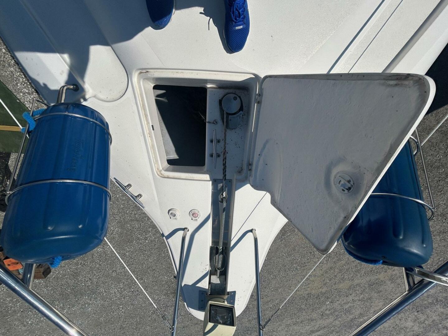 2000 Silverton 352 Motor Yacht - Image 20