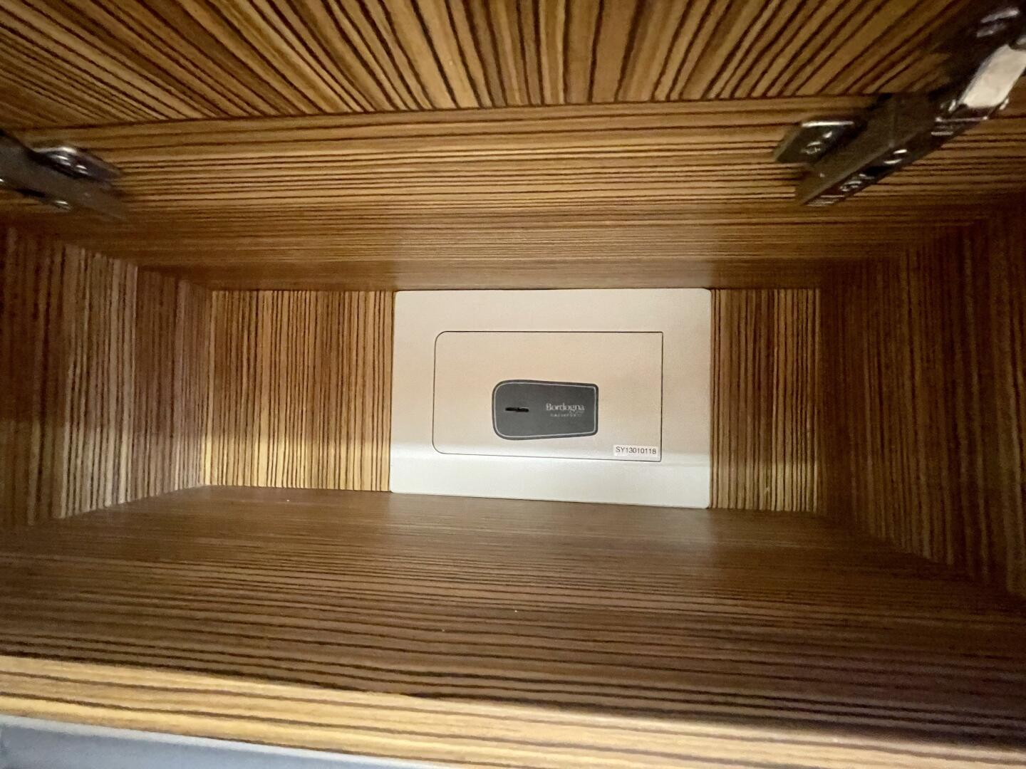 2017 Chris-Craft Commander 42 - Image 33