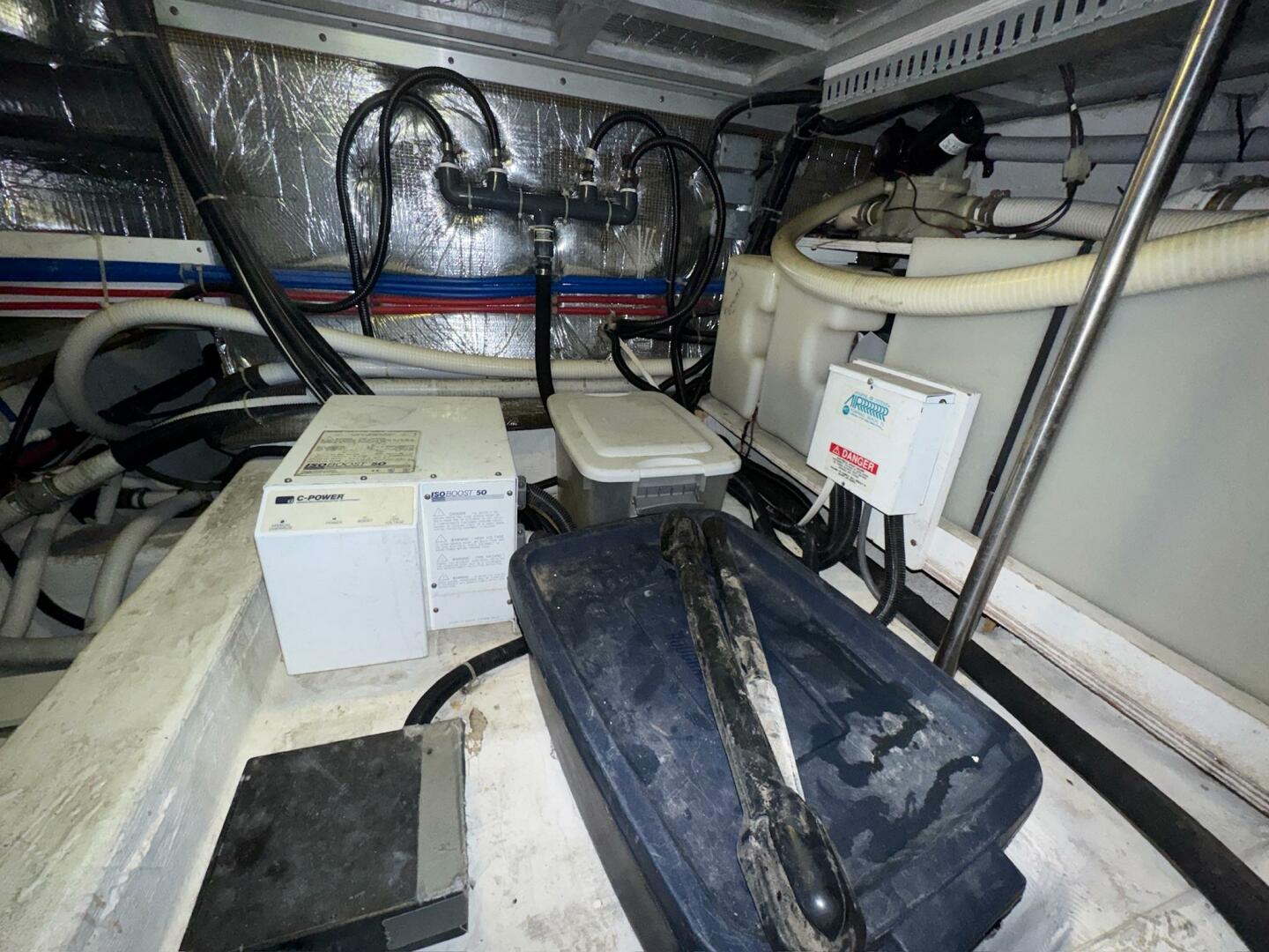2000 Carver 506 Motor Yacht - Image 32