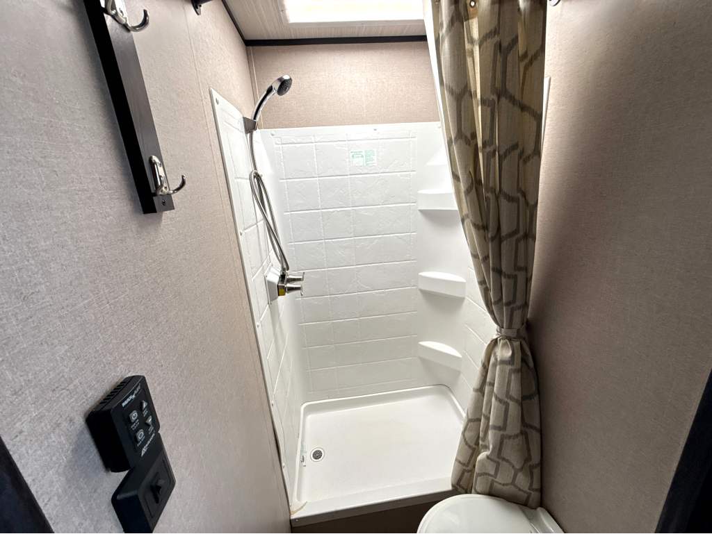 2018 FOREST RIVER XLR 30HDS - Image 11
