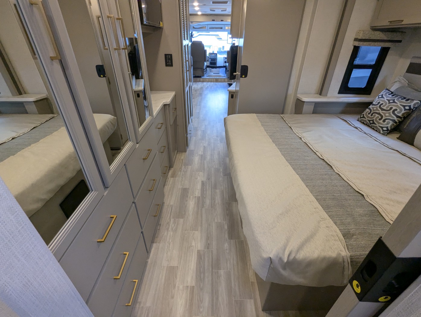 2026 Thor Motor Coach Windsport 35G - Image 28