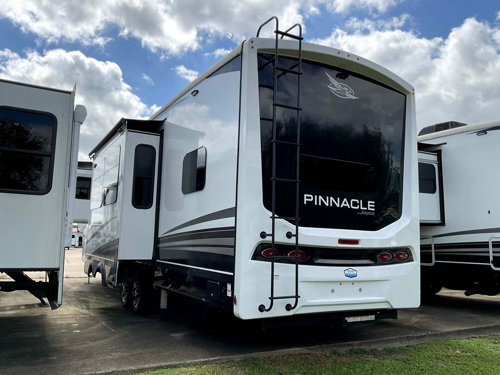 2025 JAYCO PINNACLE 38 FBRK - Image 32