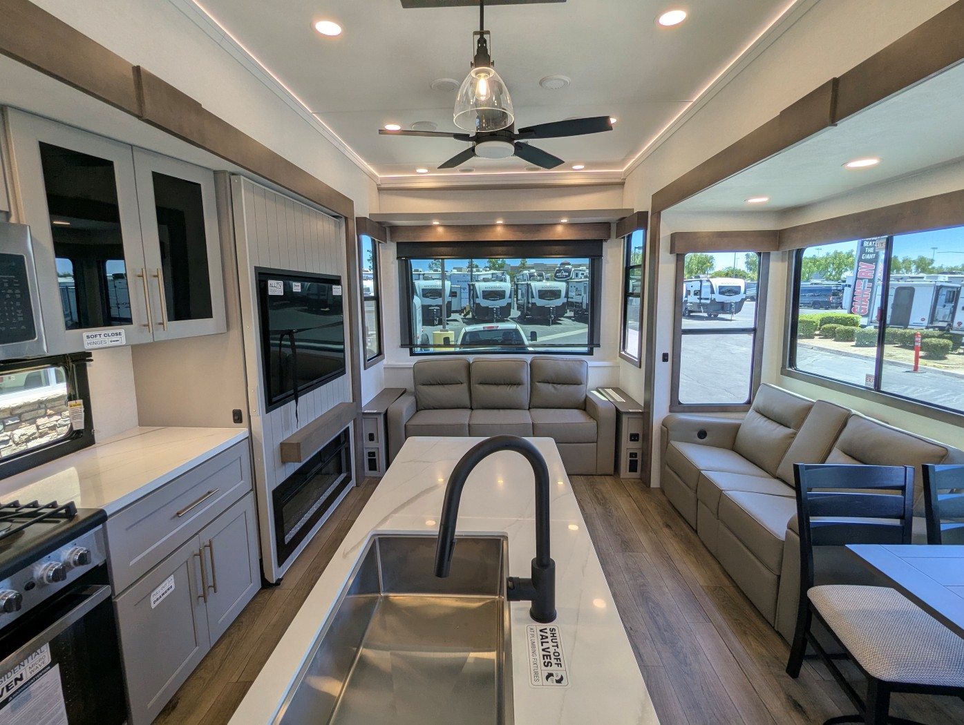 2026 Alliance RV Benchmark 42LFT - Image 10