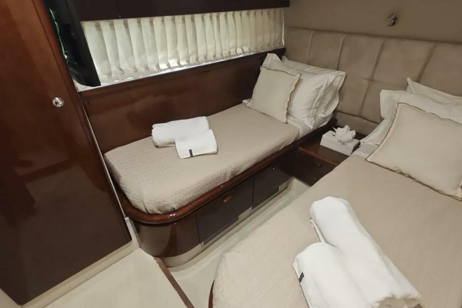 2002 Ferretti Yachts 720 - Image 23