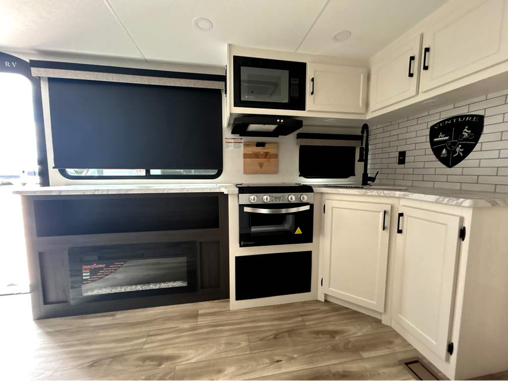 2027 VENTURE RV STRATUS 282VFD - Image 12