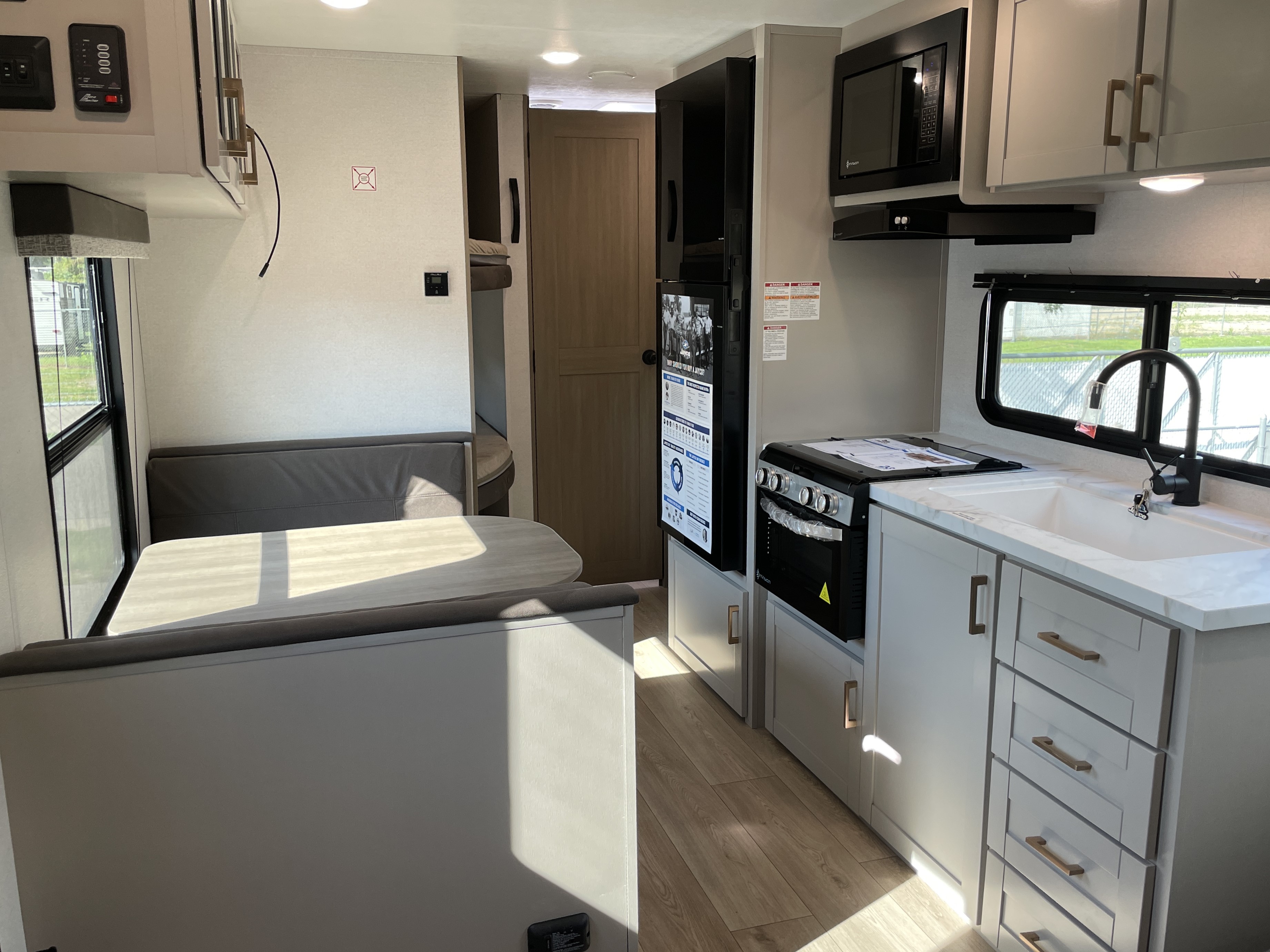 2027 Jayco Jay Flight 260BH - Image 8