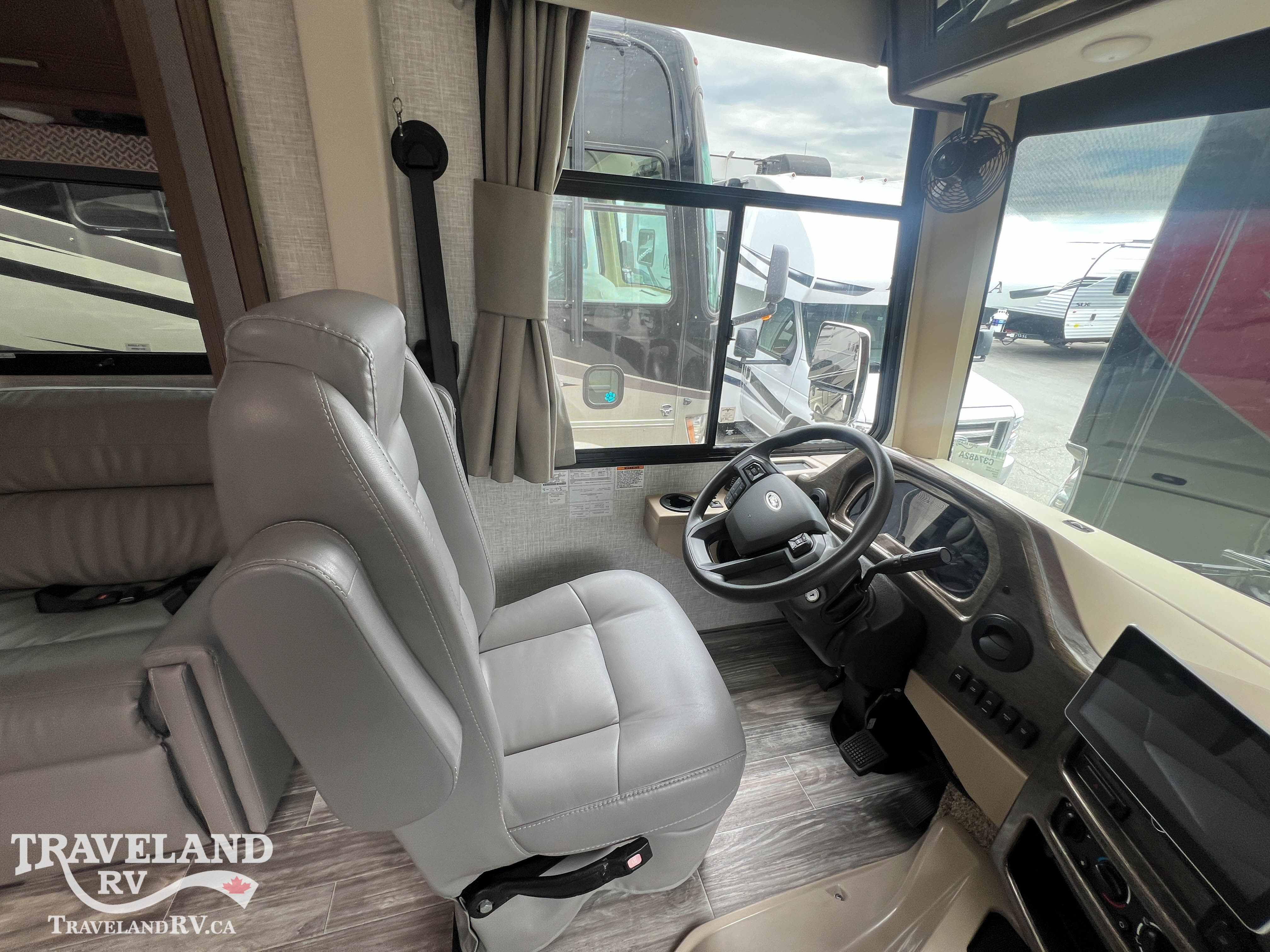 2022 Thor Motor Coach Hurricane 29M - Image 10